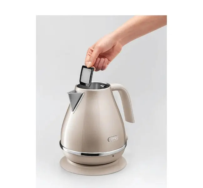 [Hàng chính hãng] Ấm đun nước siêu tốc DeLonghi Icona Metallics KBOT2001 (BG/ GY)