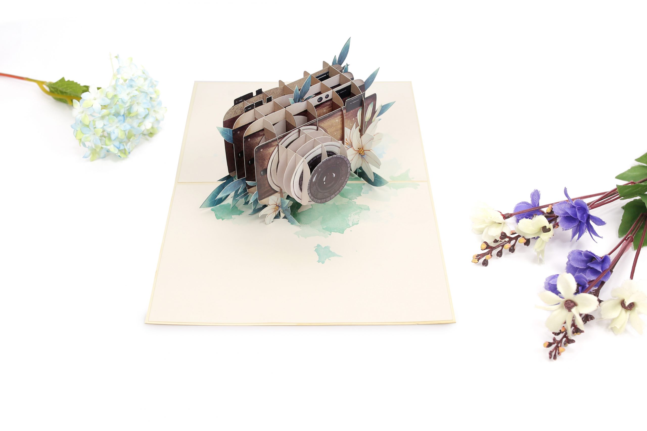 H07 -  Thiệp 3D Máy Ảnh Vintage &amp; Hoa Lily – Pop Up Card Viethands Giftshop