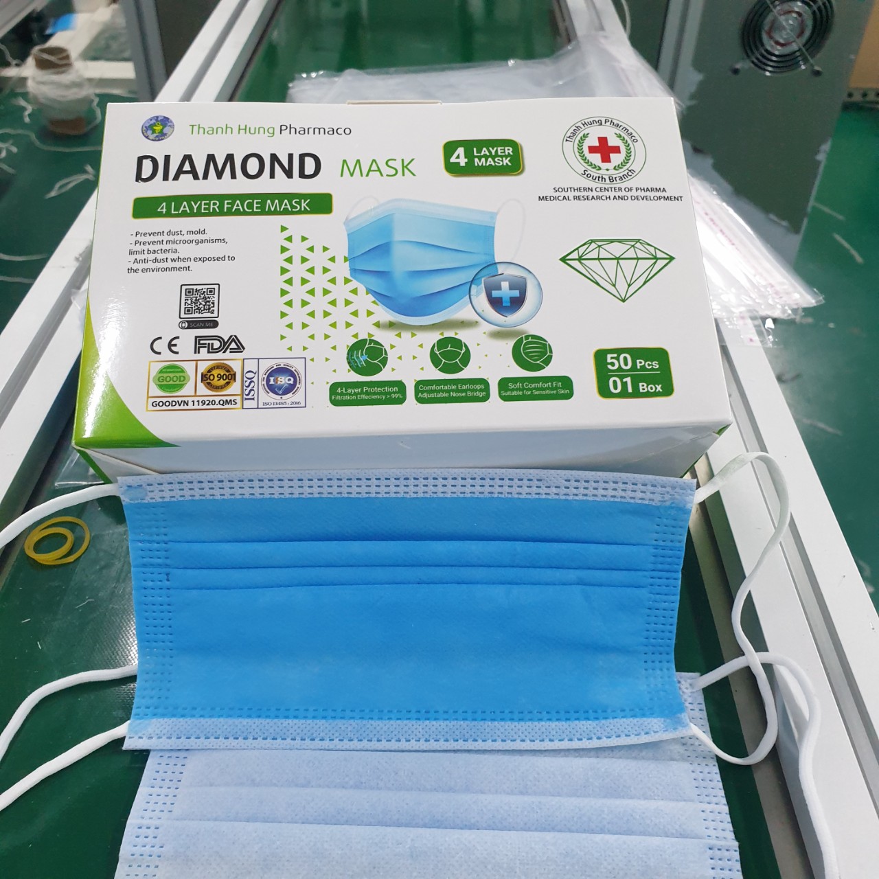 Bộ 2 hộp khẩu trang y tế 4 lớp vải kháng khuẩn DIAMOND MASK hộp 50 cái màu xanh tiêu chuẩn ISO, CE, FDA xuất khẩu Châu Âu - Mỹ