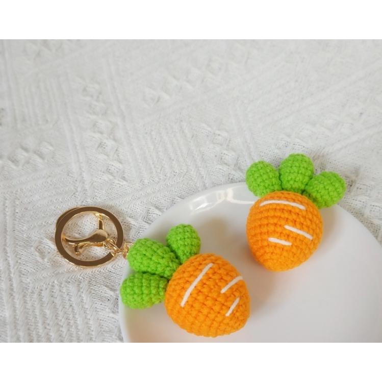 Móc khóa cà rốt bằng len handmade