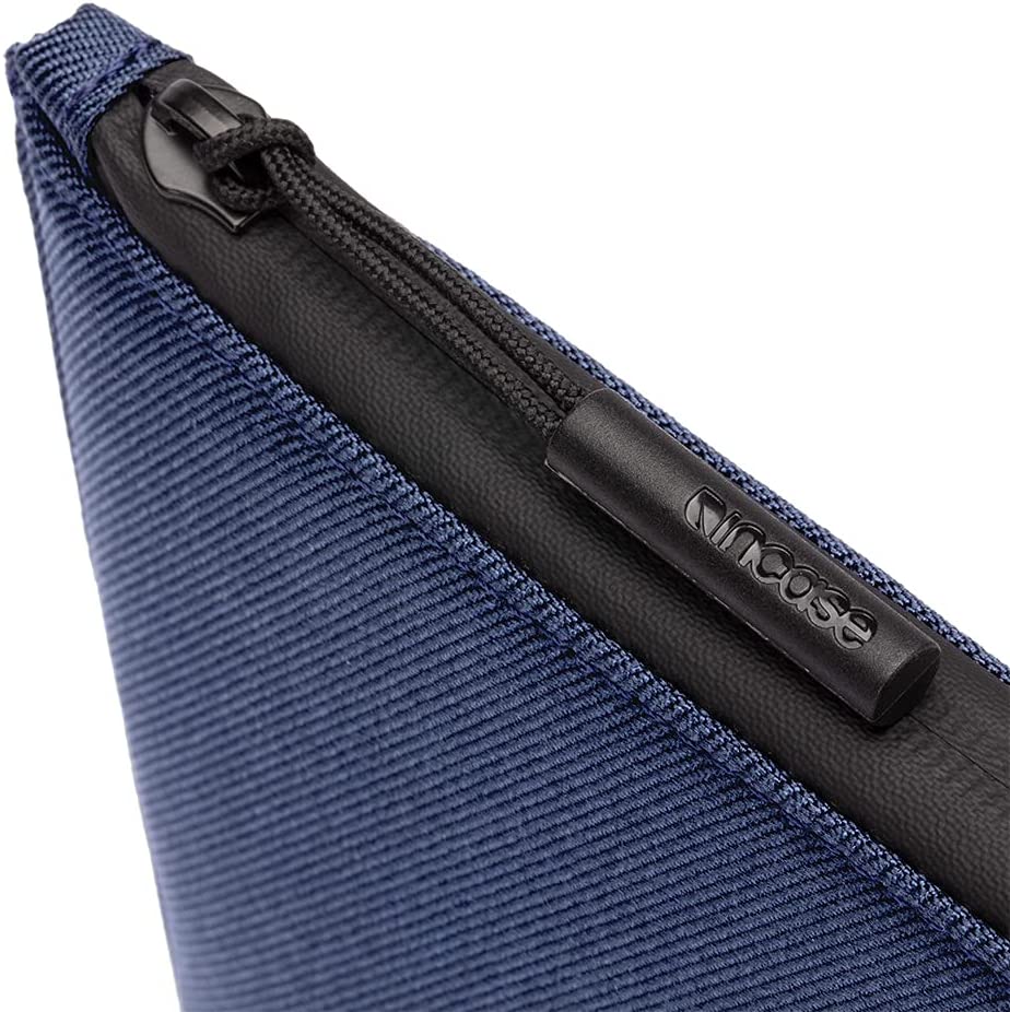 Túi Incase Facet Sleeve in Recycled Twill cho laptop táo