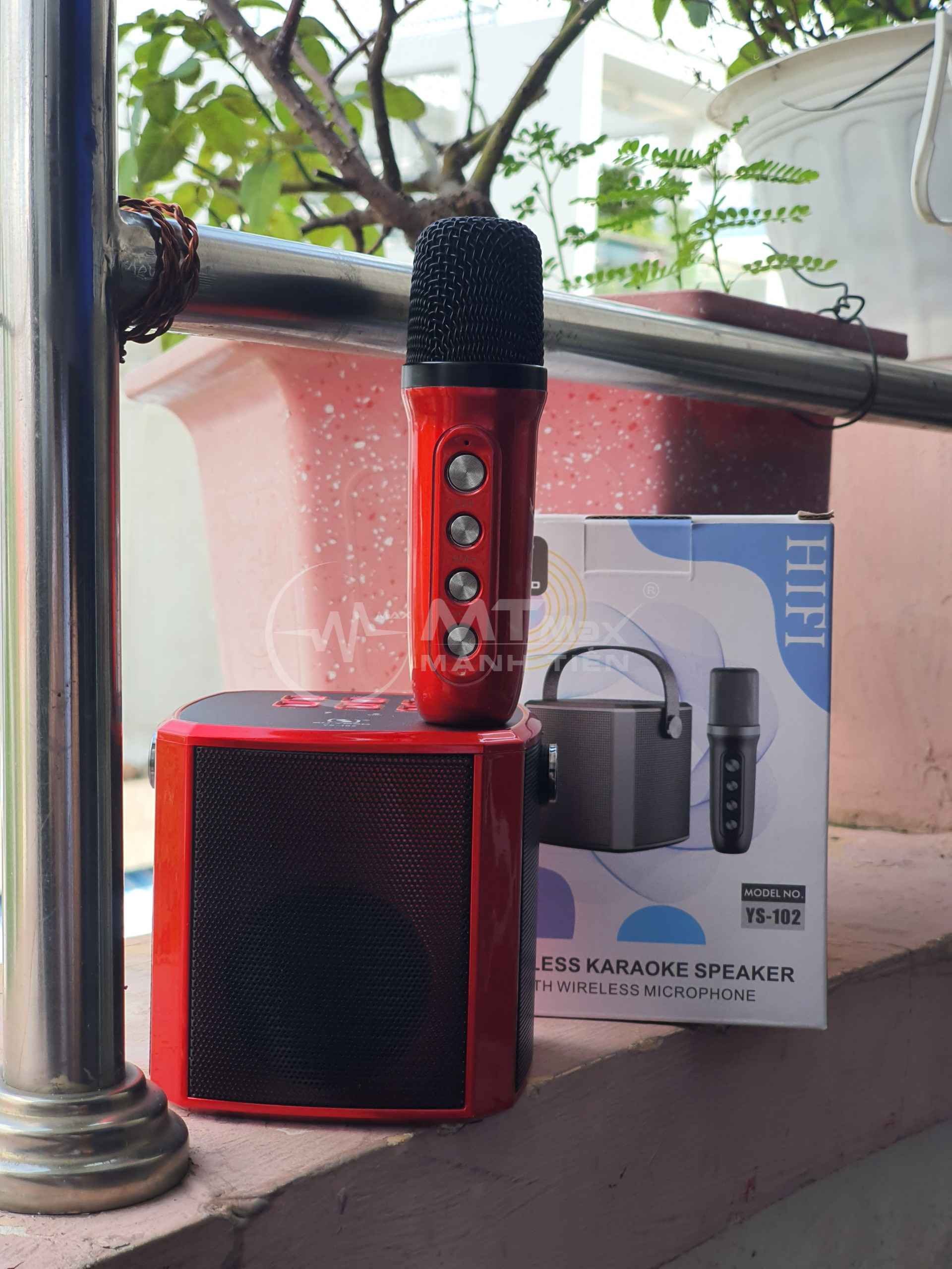 Loa bluetooth YS102 mang phong cách hiện đại vẻ ngoài tinh tế di động mini cầm tay riêng. Cùng với chất liệu vỏ được làm bằng nhữa ABS cao cấp, an toàn không độc hại. Thích hợp di chuyển, nghe nhạc karaoke gia đình, du lịch.