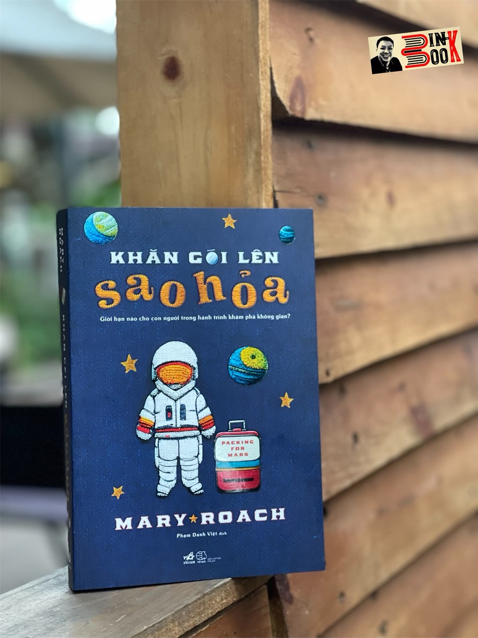 KHĂN GÓI LÊN SAO HỎA – Giới hạn nào cho con người trong hành trình khám phá không gian? – Mary Roach – Phạm Danh Việt dịch – Nhã Nam – NXB Thế Giới