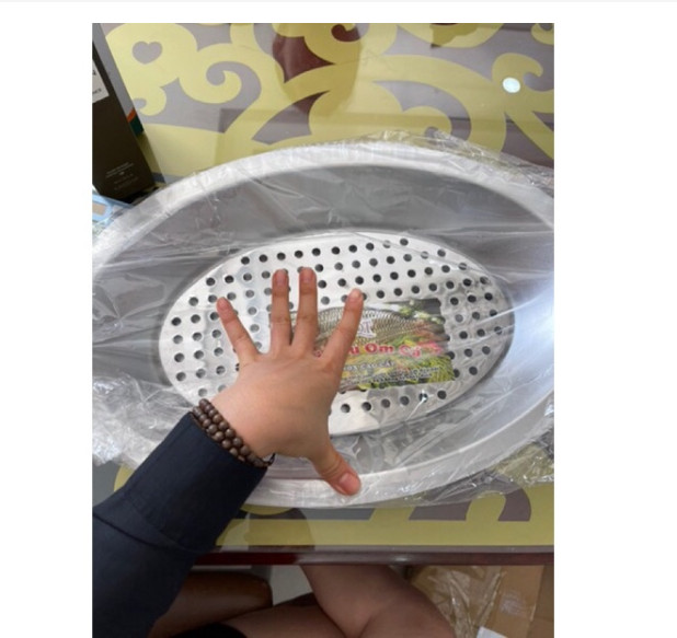 KHAY CÁ CHÉP OM DƯA INOX CÓ VỈ ĐÁY CHỐNG CHÁY KÉT, DÍNH SÁT,... TAY CẦM CÁCH NHIỆT AN TOÀN, PHÙ HỢP CHO MỌI LOẠI BẾP