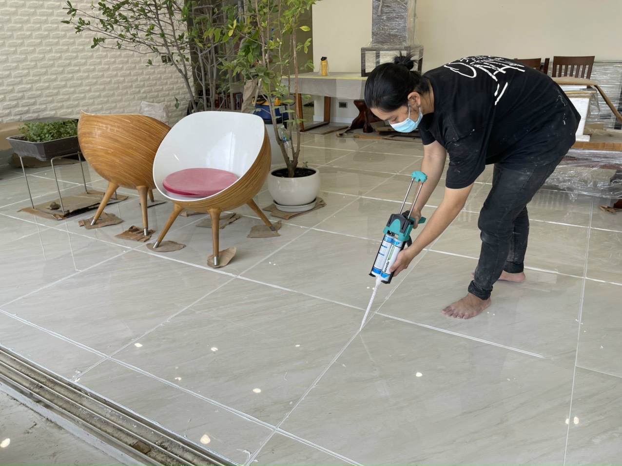 Bộ keo chà ron Saveto 2 thành phần súng trợ lực cao cấp - dùng để thi công keo ron gạch Saveto sàn nhà, nhà tắm, gạch đá ốp lát.