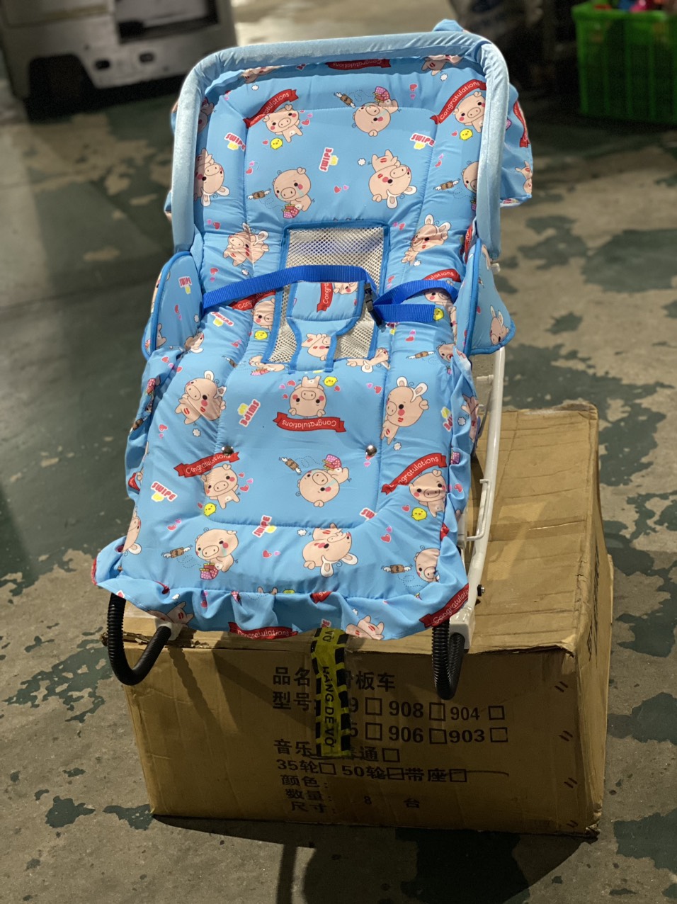 Xe nằm ăn bột , ghế nhún có thể làm bập bênh tặng kèm mùng chụp kt: 82cm x 42cm x50 cm cao màu hồng / xanh/ đỏ