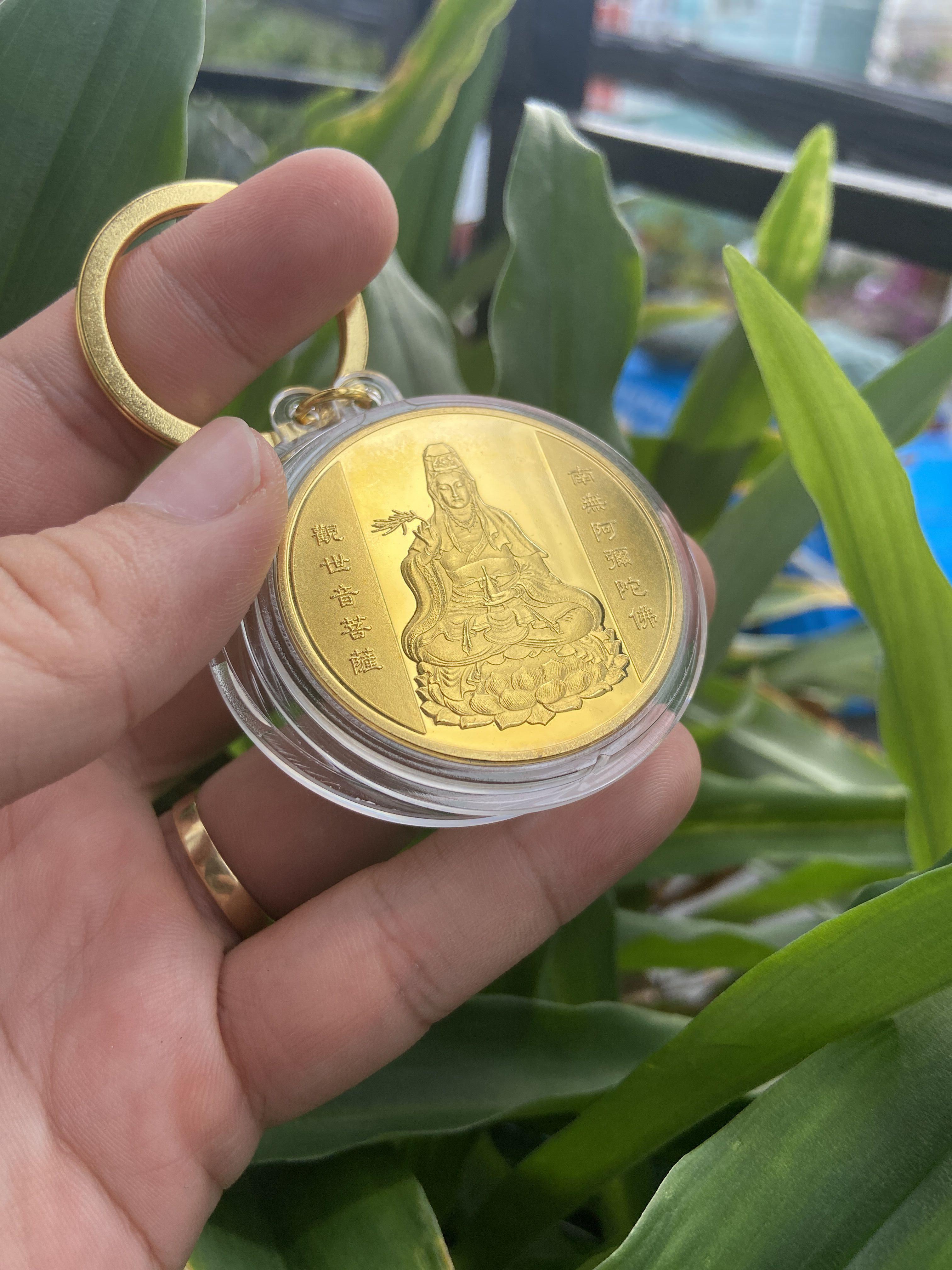 Tết lì xì 2023 tài lộc Móc khóa Xu Phật Quan Âm Bình An May Mắn Tặng Túi Gấm Phong Thuỷ SQTTC000068