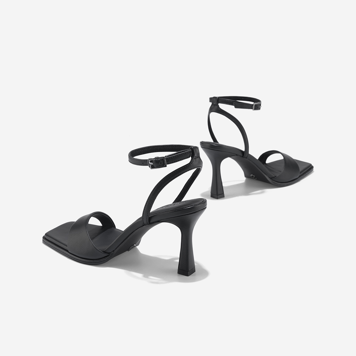Vascara Giày Sandal Quai Bản Cách Điệu - SDN 0803