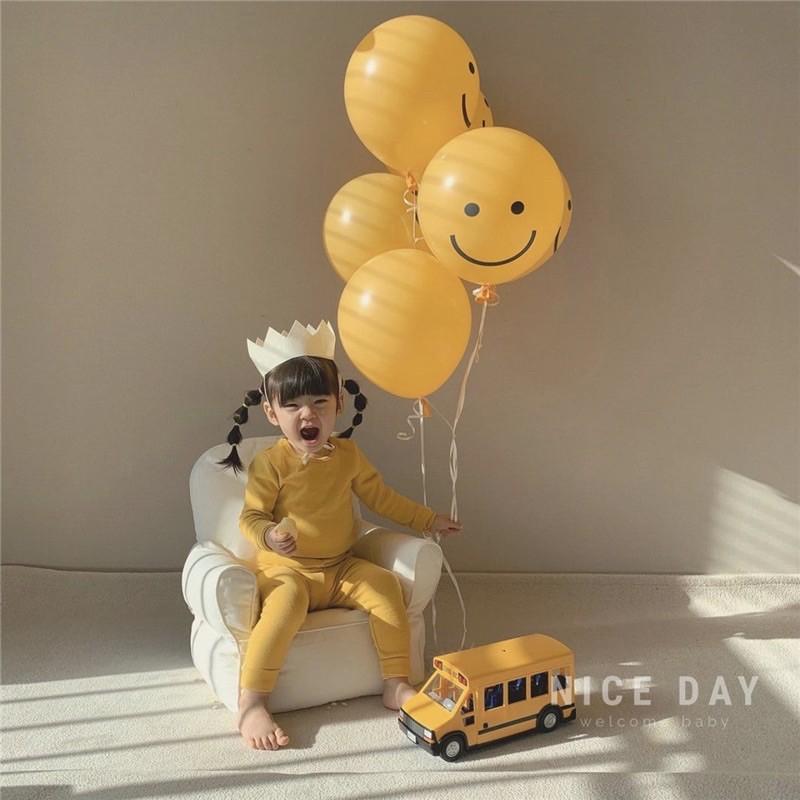 Bóng hình mặt cười vàng tươi