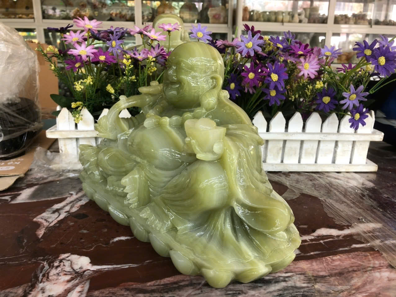Tượng Phật Di Lặc ngồi tựa bao tiền cầm thỏi vàng phong thủy đá ngọc onyx