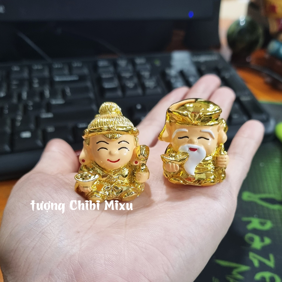 Miếu Ông Bà Tài - Lộc (gồm miếu size đại + Ông Thần Tài + Bà Lộc) mô hình bàn thờ Thần Tài mini