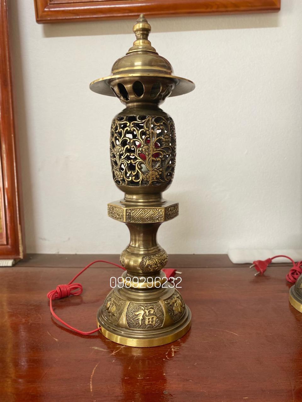 Đôi Đèn Thờ lục giác bằng đồng vàng cao 48cm - Đèn đồng màu hun