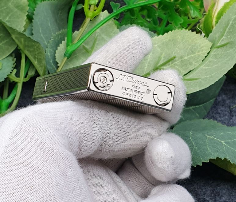 Vỏ Hột Quẹt Bật Lửa Upon D94T Họa Tiết Hình Thoi Mini Kẻ Dọc Màu Bạc - Dùng Gas Đá Cao Cấp