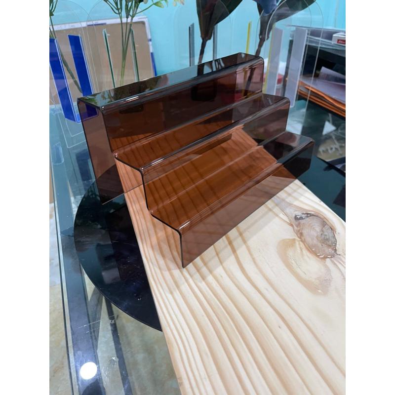 Kệ Mica trưng bày sản phẩm , mô hình, quà tặng nhiều tầng WCF, figure dạng bậc thang - Nâu xuyên sáng