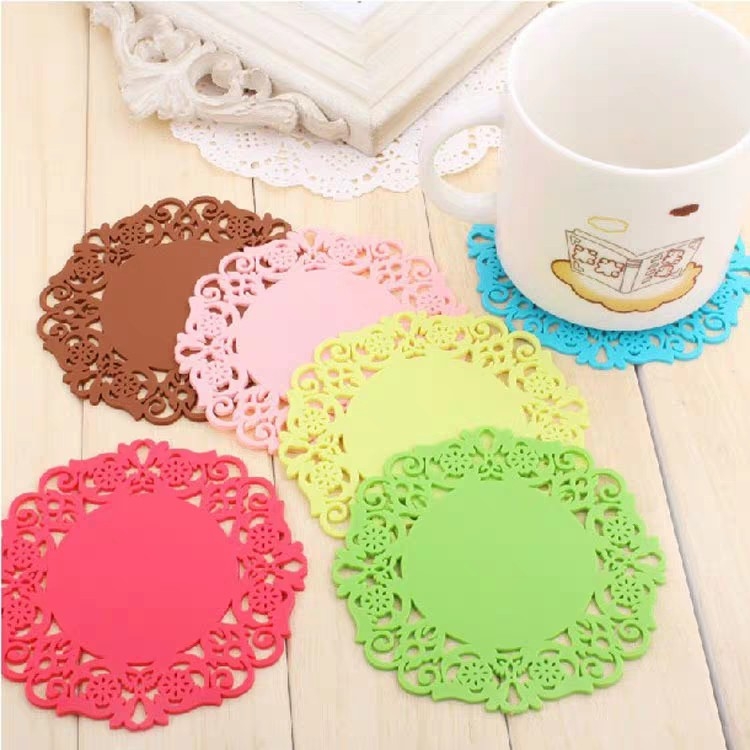 Combo 6 Đế Lót Đa Năng_Đế Lót Ly Vải Thấm Nước, Chống Trượt, Chống Nóng, Thêu Hình Trái Cây Và Bánh Quy_Tặng 2 Đế Lót Ly Silicon Chống Trượt, Chống Nóng_Mẫu Ngẫu Nhiên