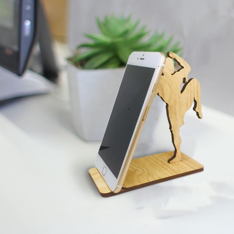 Đựng điện thoại gỗ hữu ích
