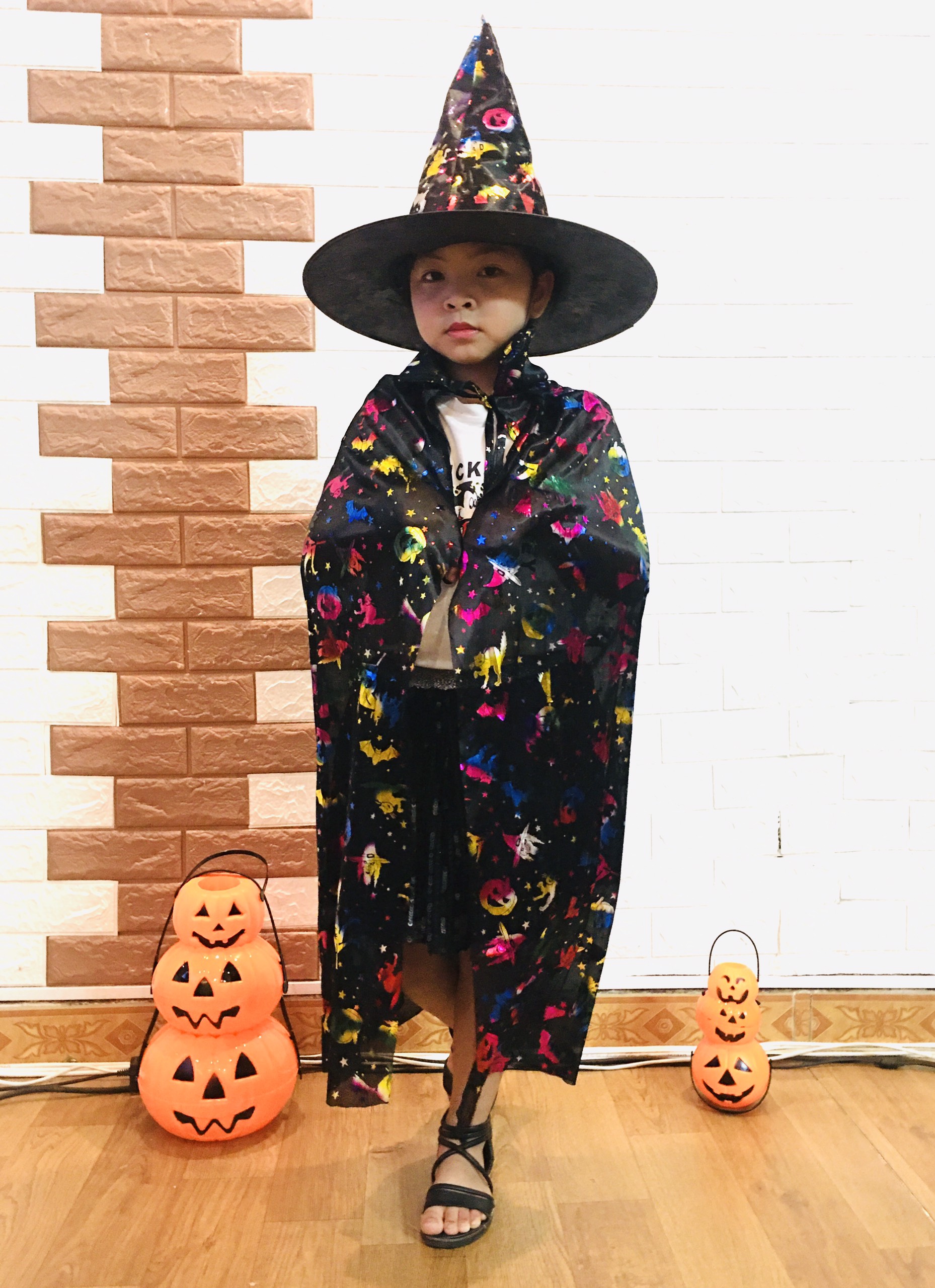 SET Áo choàng phù thuỷ kèm mũ hoá trang Halloween