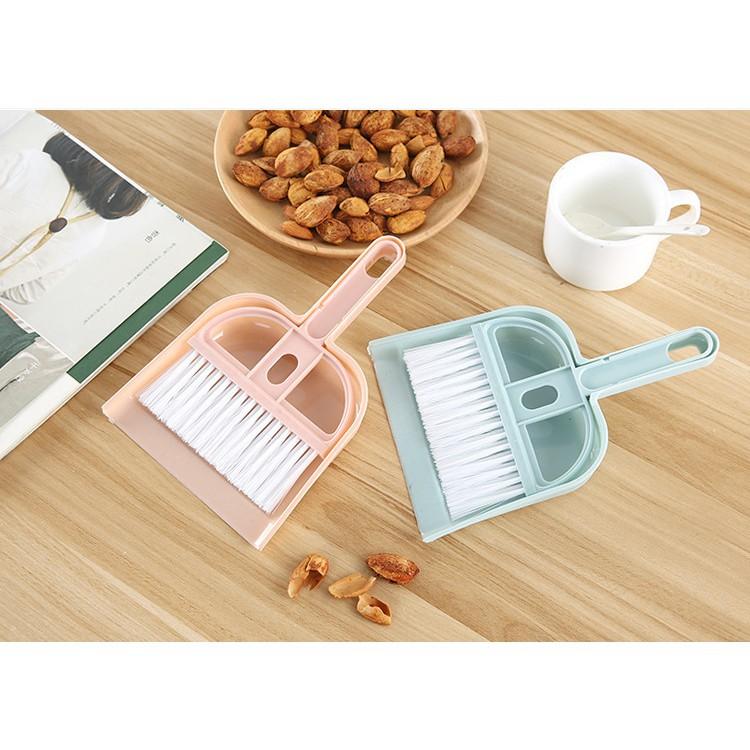 Bộ chổi và hót rác lau dọn bàn ghế, ban thờ