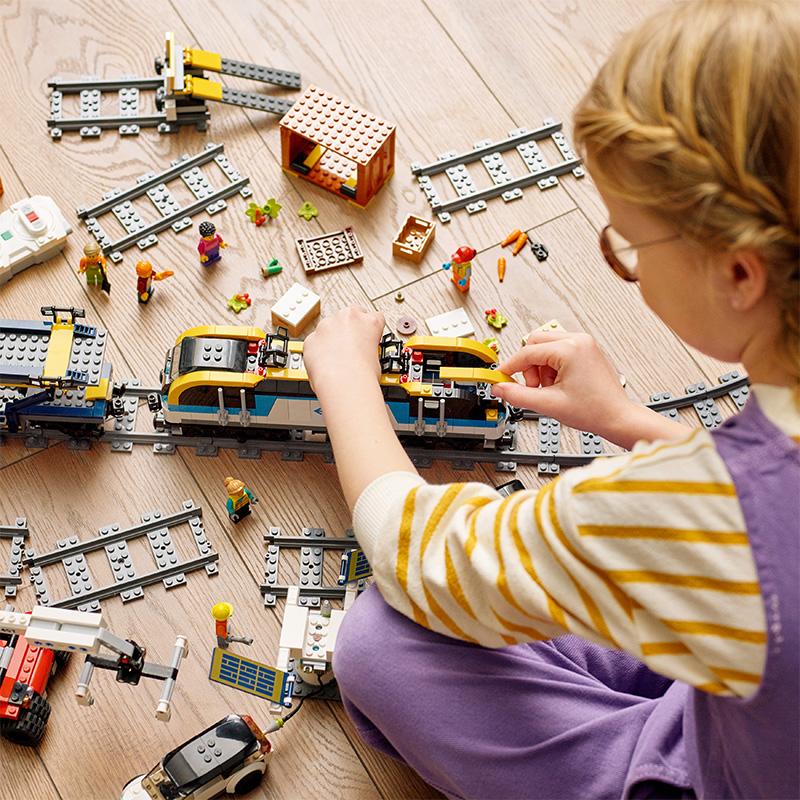Đồ Chơi LEGO Tàu Lửa Vận Chuyển Hàng Hóa 60336 (1153 chi tiết)