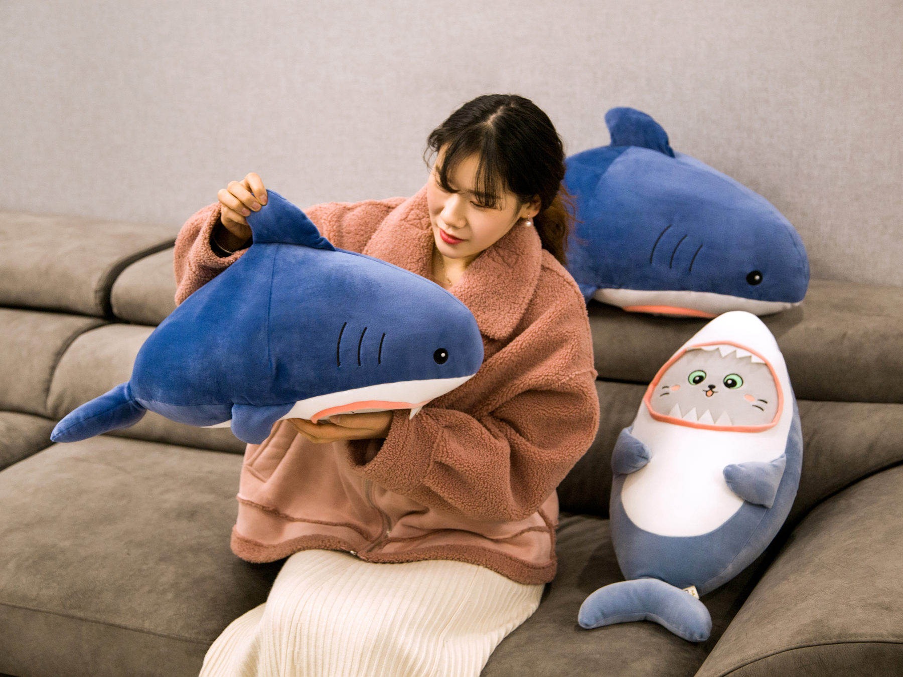 Gấu bông cá mập mặt mèo – Size từ 45 đến 110 cm  – Quà tặng thú nhồi bông baby shark siêu dễ thương – Gối ôm cho bé ngủ ngon