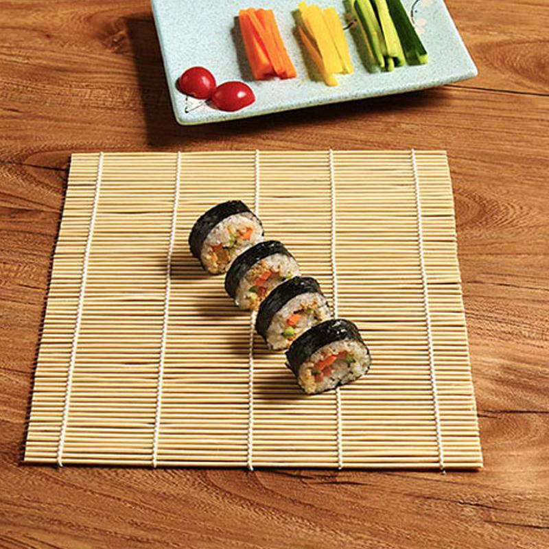 Bộ Thảm Tre Cuộn Sushi Kèm Muỗng Xới Cơm