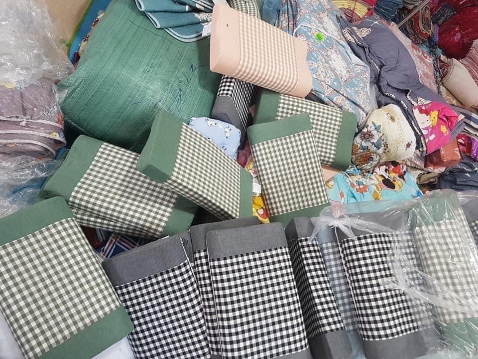 Gối cao su non đàn hồi 30*50*9 cm kẻ sọc sang trọng hiện đại có kèm vỏ