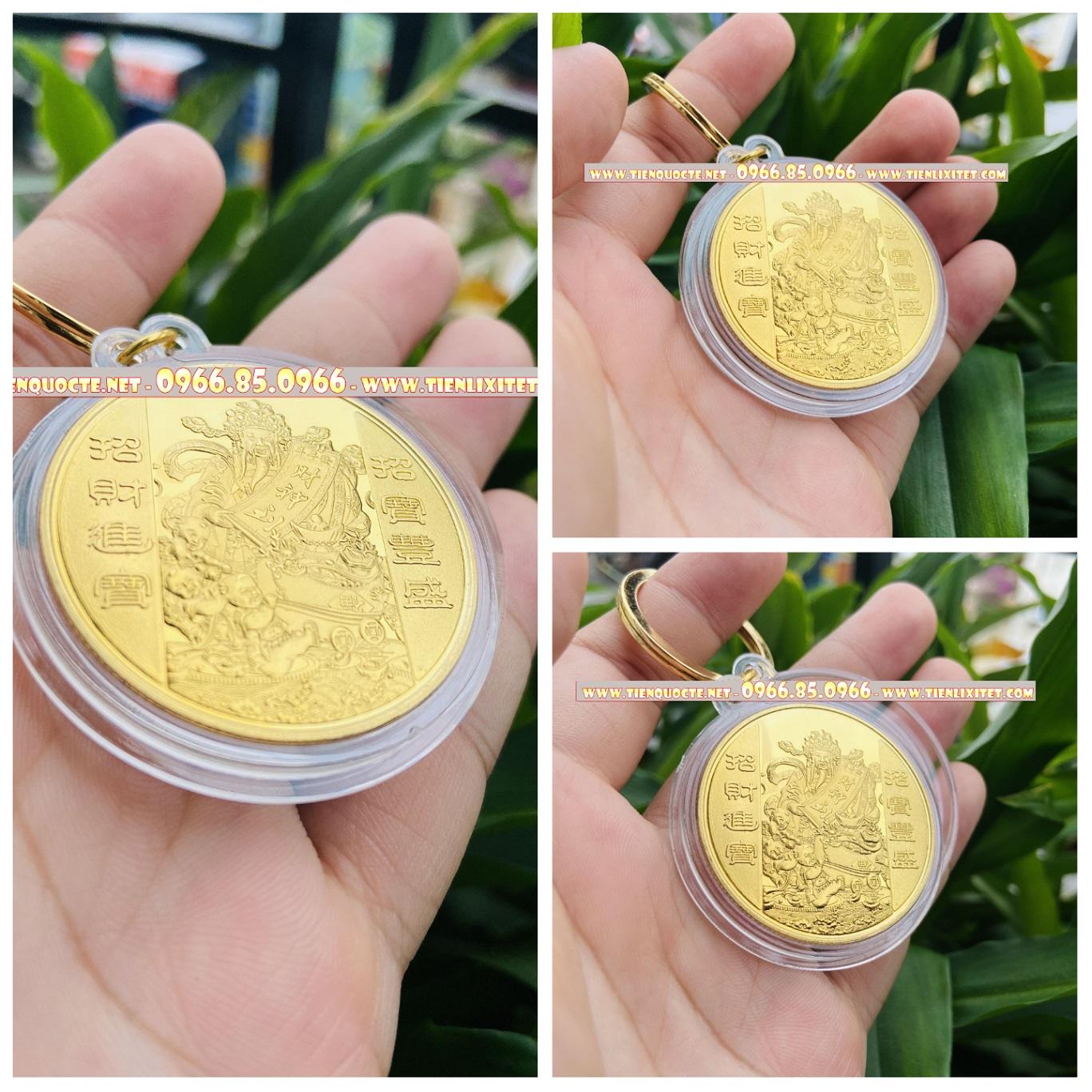 Quà tết sang trọng lì xì Móc khóa Đồng xu phong thủy hình Thần Tài Niken mạ vàng kèm hồng bao LGLSC000057