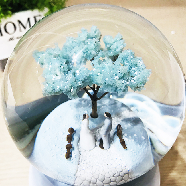 hộp nhạc quả cầu tuyết chuyện tình hoa anh đào 