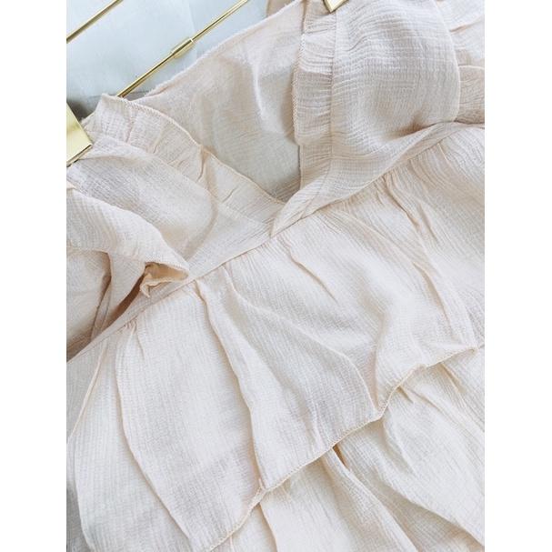 Set áo bèo cổ V 3 tầng tay dài loe kèm quần shorts kem