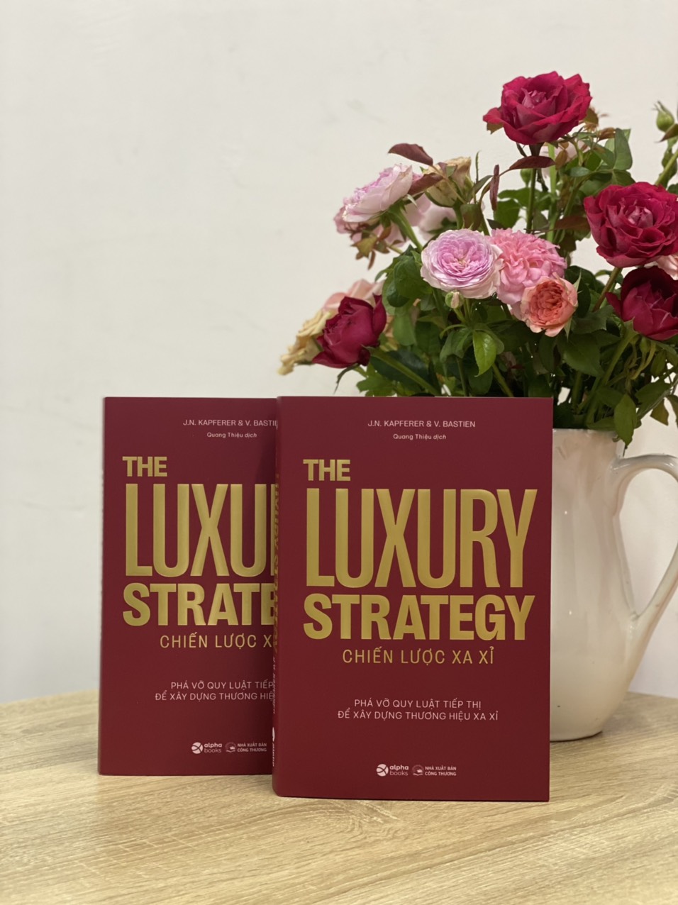 THE LUXURY STRATEGY: Chiến lược xa xỉ - Phá vỡ quy luật tiếp thị để xây dựng thương hiệu xa xỉ – Jean-Noël Kapferer, Vincent Bastie – Quang Thiệu dịch - Alpha Books