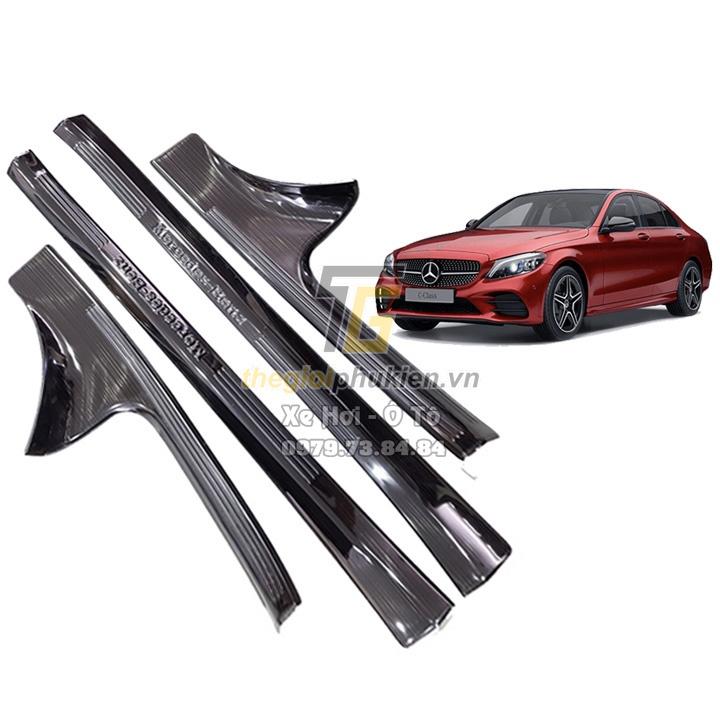 Bộ sản phẩm ỐP BẬC CỐP CẢ BỘ VÀ BẬC CỬA TRONG vân Titan xe Mercedes C
