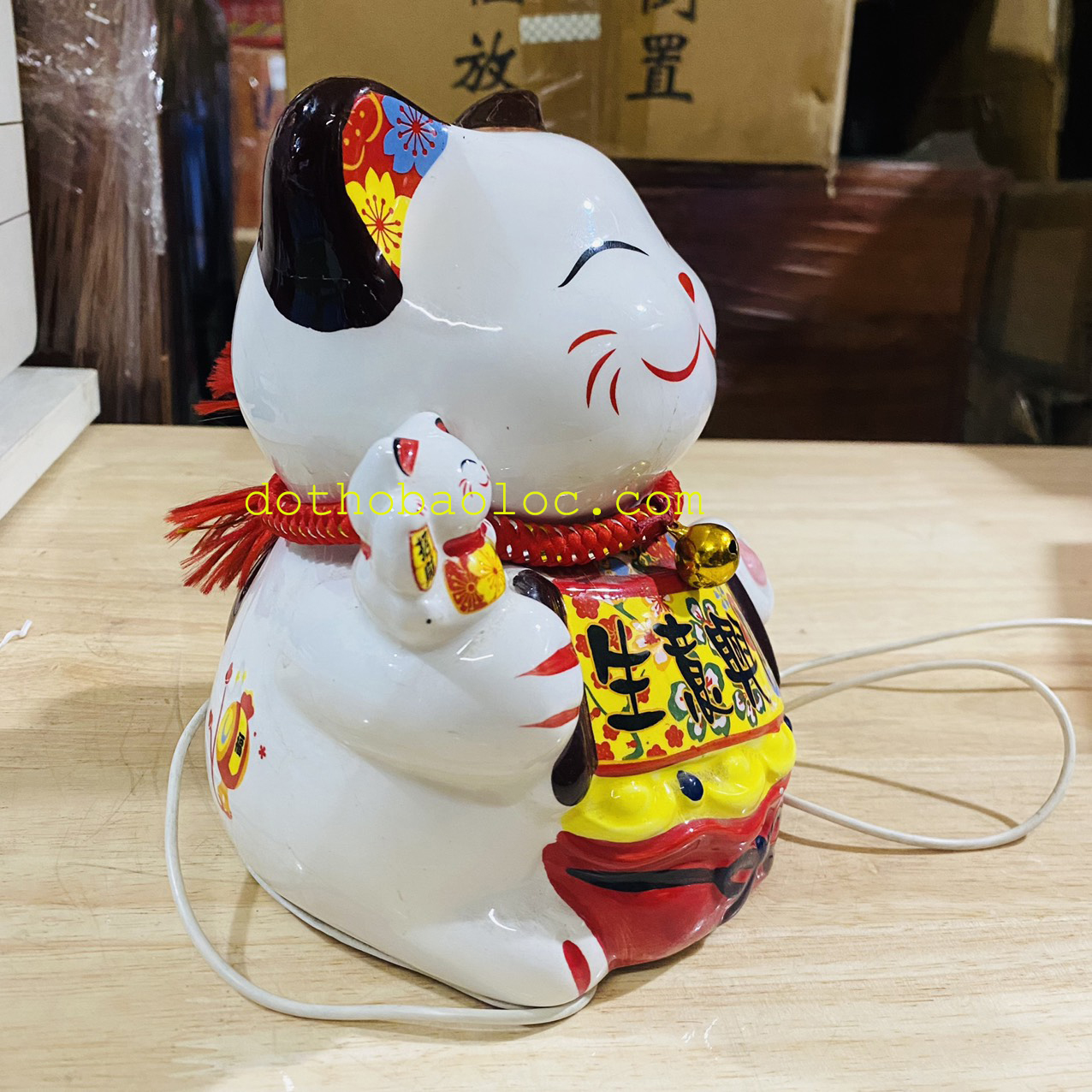 Mèo Thần Tài vẫy tay bằng gốm sứ cao cấp mang lại tài lộc cho gia chủ cao 20cm