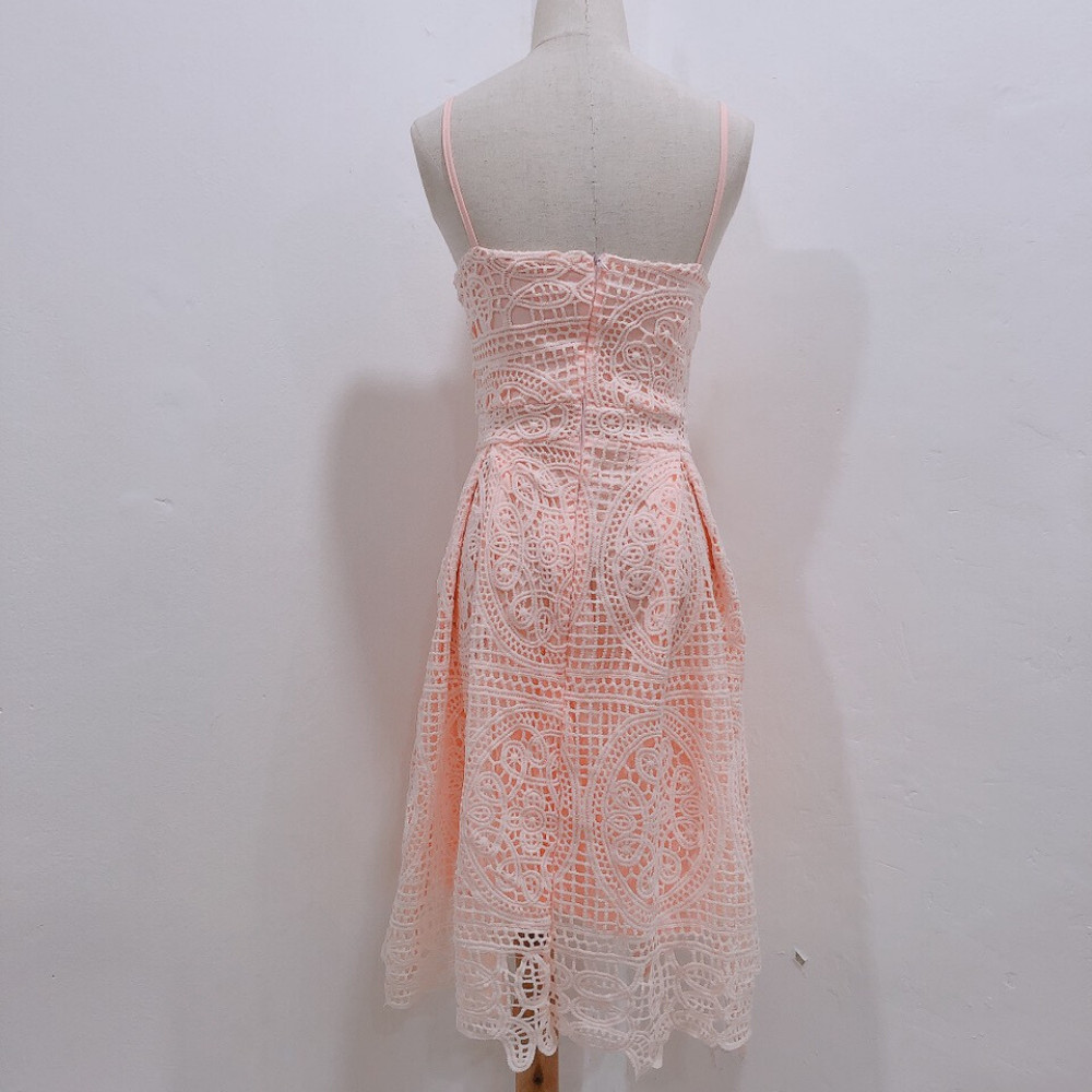 Đầm xoè ren mềm cổ yếm MAI001