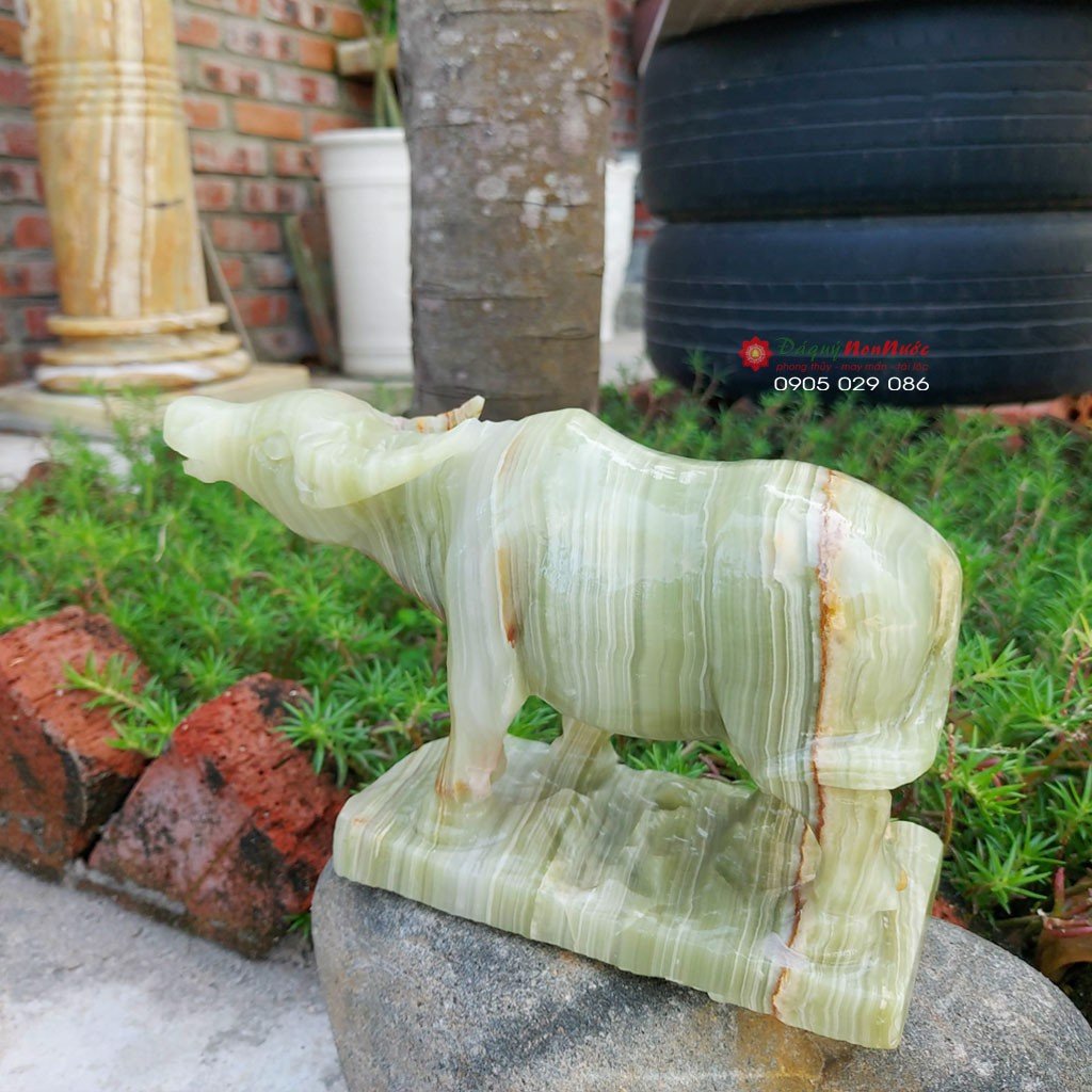 Tượng đá trâu 12 con giáp phong thủy đá ngọc Pakistan 18cm đá Non Nước