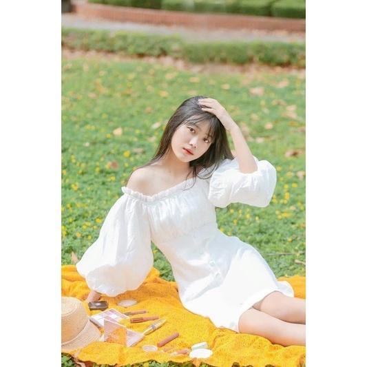 Đầm trắng trễ vai nút bọc