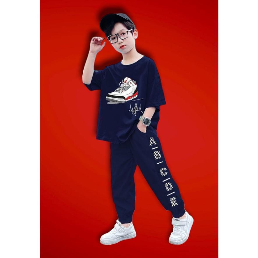 Áo thun cotton bé trai in giày thể thao sành điệu