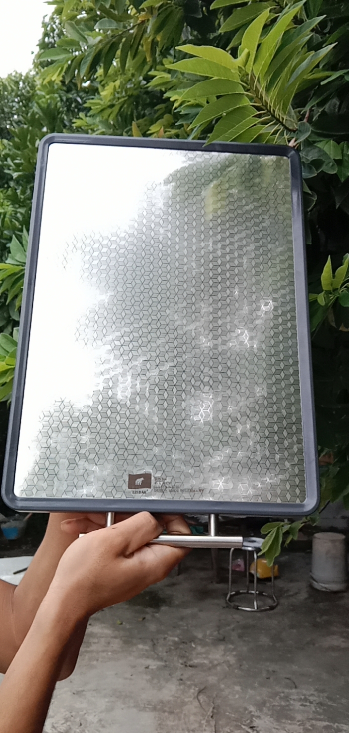 Thớt INOX 304 cao cấp với thiết kế 2 mặt bền bỉ, tiện lợi, an toàn cho sức khỏe: kháng khuẩn, chống nấm mốc, chống trơn trượt