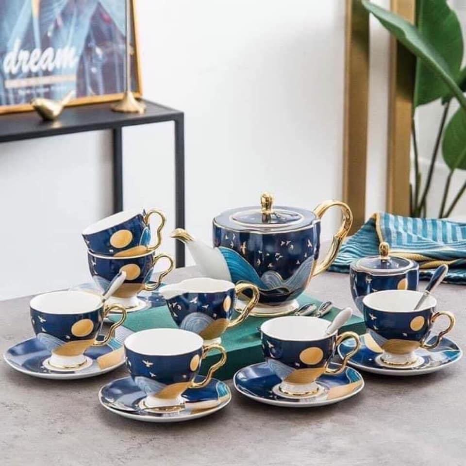 BỘ ẤM CHÉN PHA TRÀ SỨ XƯƠNG CAO CẤP KÈM 6 ĐĨA, 2 TỐNG ĐƯỜNG SỮA MÀU XANH HỌA TIẾT BỌT SÓNG