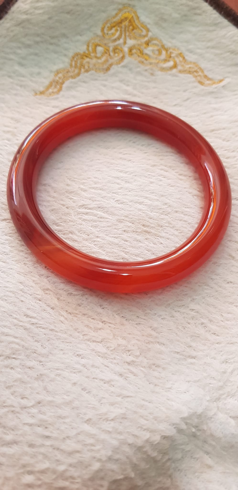 Vòng mã não đỏ Đậm vân ni 58mm x chột 9,2mm Nữ mệnh hỏa mệnh thổ màu đỏ đậm vân là màu chiến thắng Nặng 55kg - 65kg đeo đẹp ạ