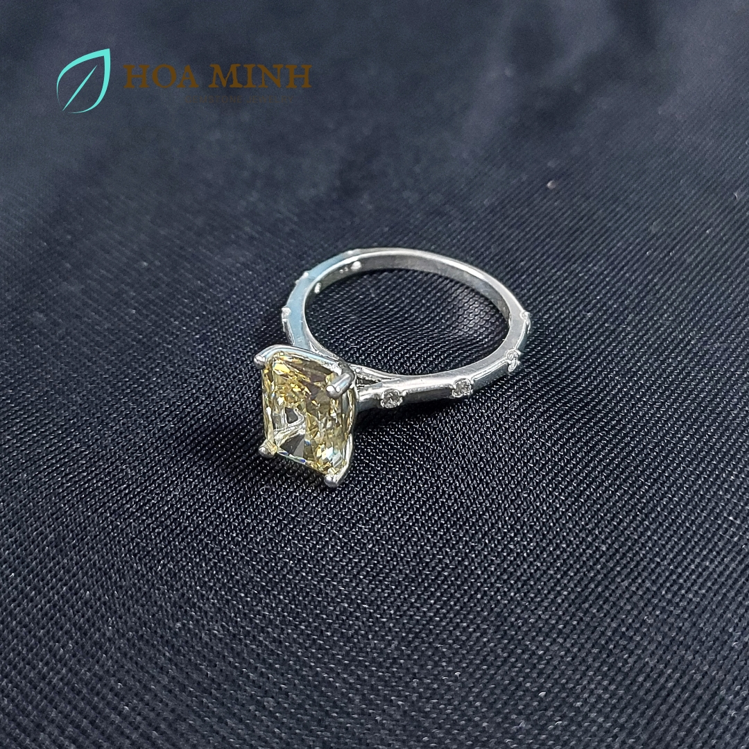 Nhẫn bạc viên chủ đá Thạch Anh nam phi màu vàng phớt chữ nhật size 7x9 li phong cách thanh lịch