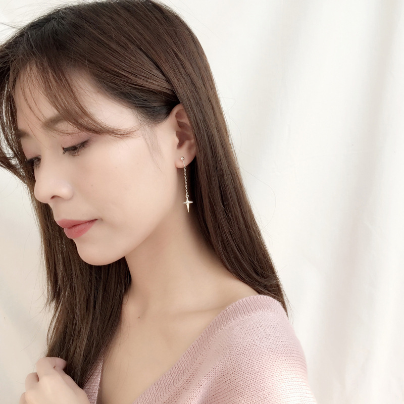 Bông tai chữ thập bất đối xứng