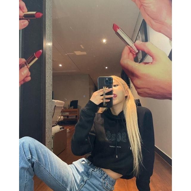 Áo hoodie đen in chữ Rosé BLACKPINK