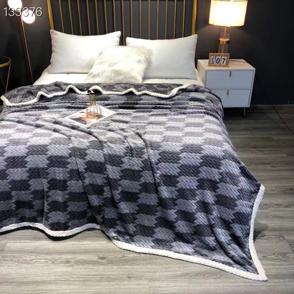 Chăn hè thu ugg chất tuyết nhung mềm mát kích thước 2*2m3