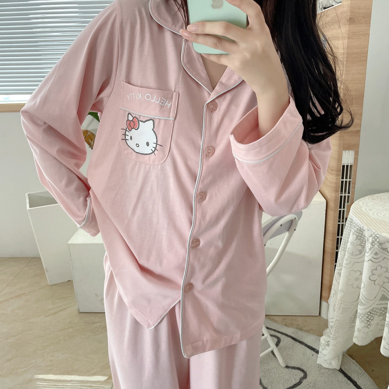 Bộ pijama quần tay quảng châu hoạ tiết đáng yêu bo viền chắc chắn