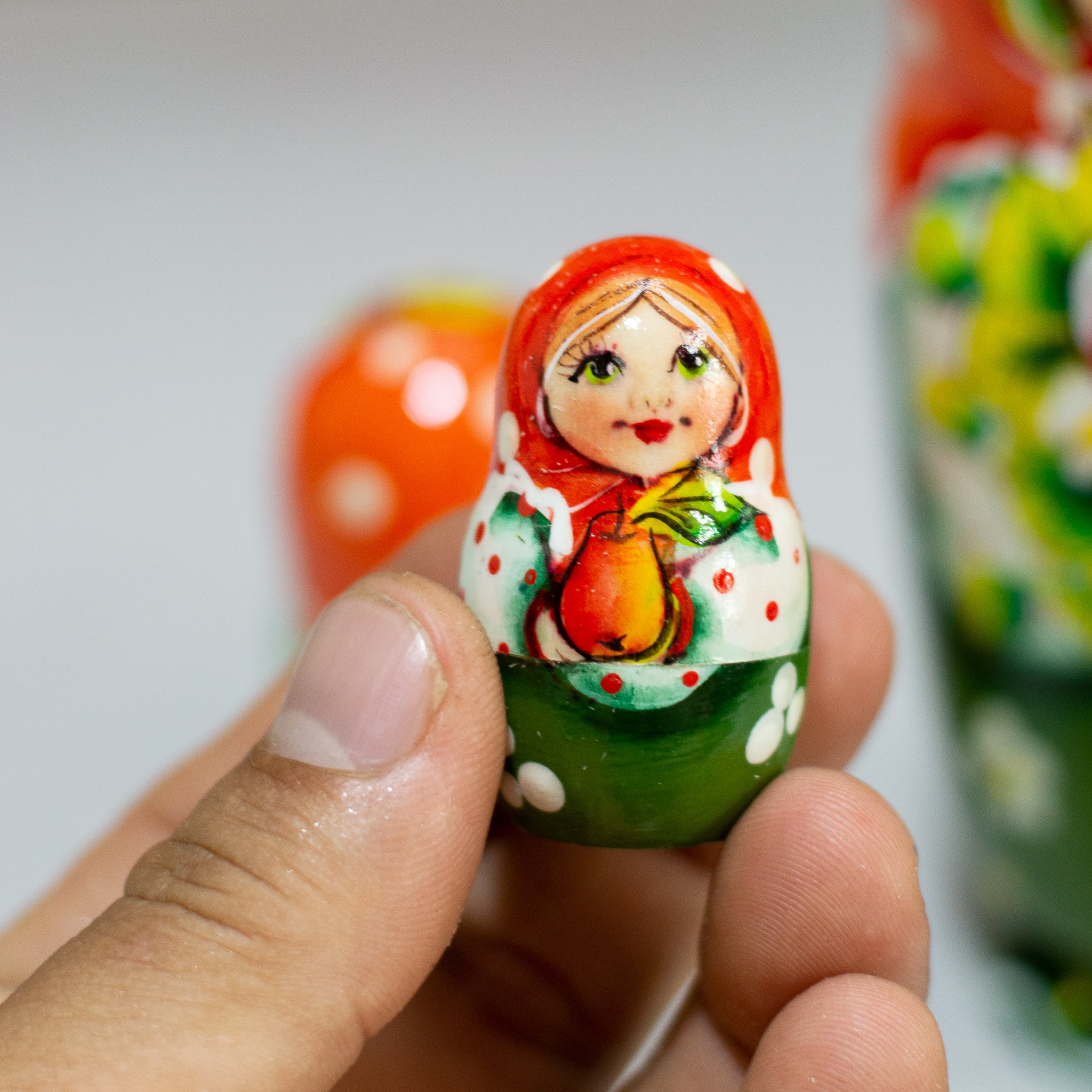 BỘ BÚP BÊ NGA MATRYOSHKA 5 LỚP 15CM HOA VĂN "MISA ÔM DÂU TÂY" RẤT ĐẸP