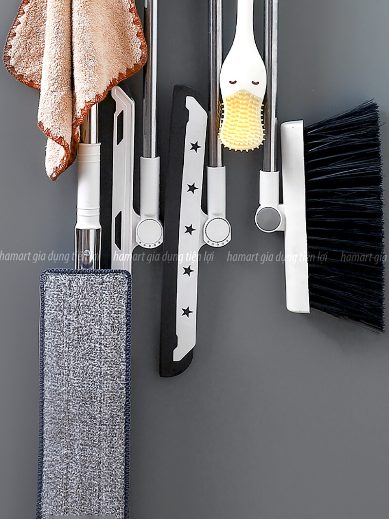 Giá Đỡ Chổi 4 Lỗ Kẹp Cây Lau Nhà 5 Móc Treo Khăn Bàn Chải Cọ Tắm Đa Năng Hamart Dán Tường Siêu Dính