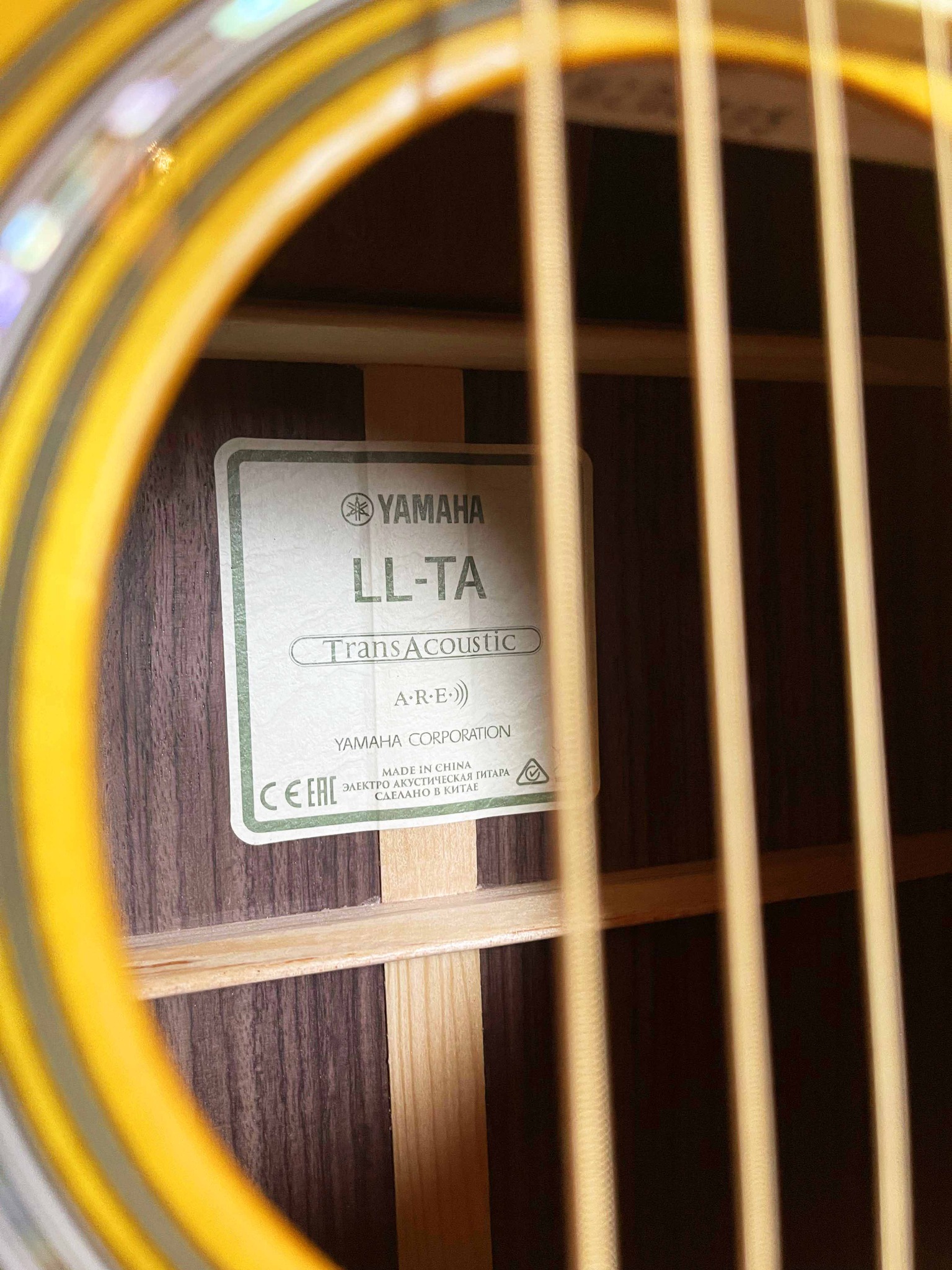 Đàn Guitar Acoustic Yamaha LL-TA