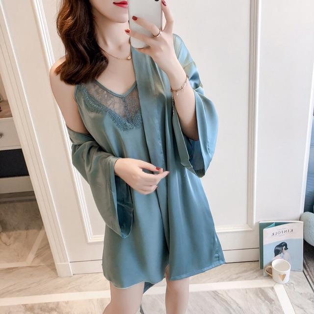 Combo Váy ngủ sexy lụa satin kèm choàng ( 45-55 kg)