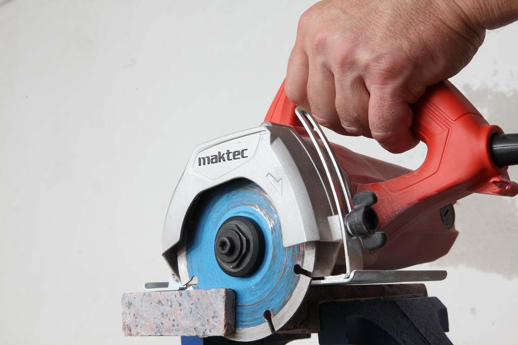 Máy cắt gạch Maktec MT413