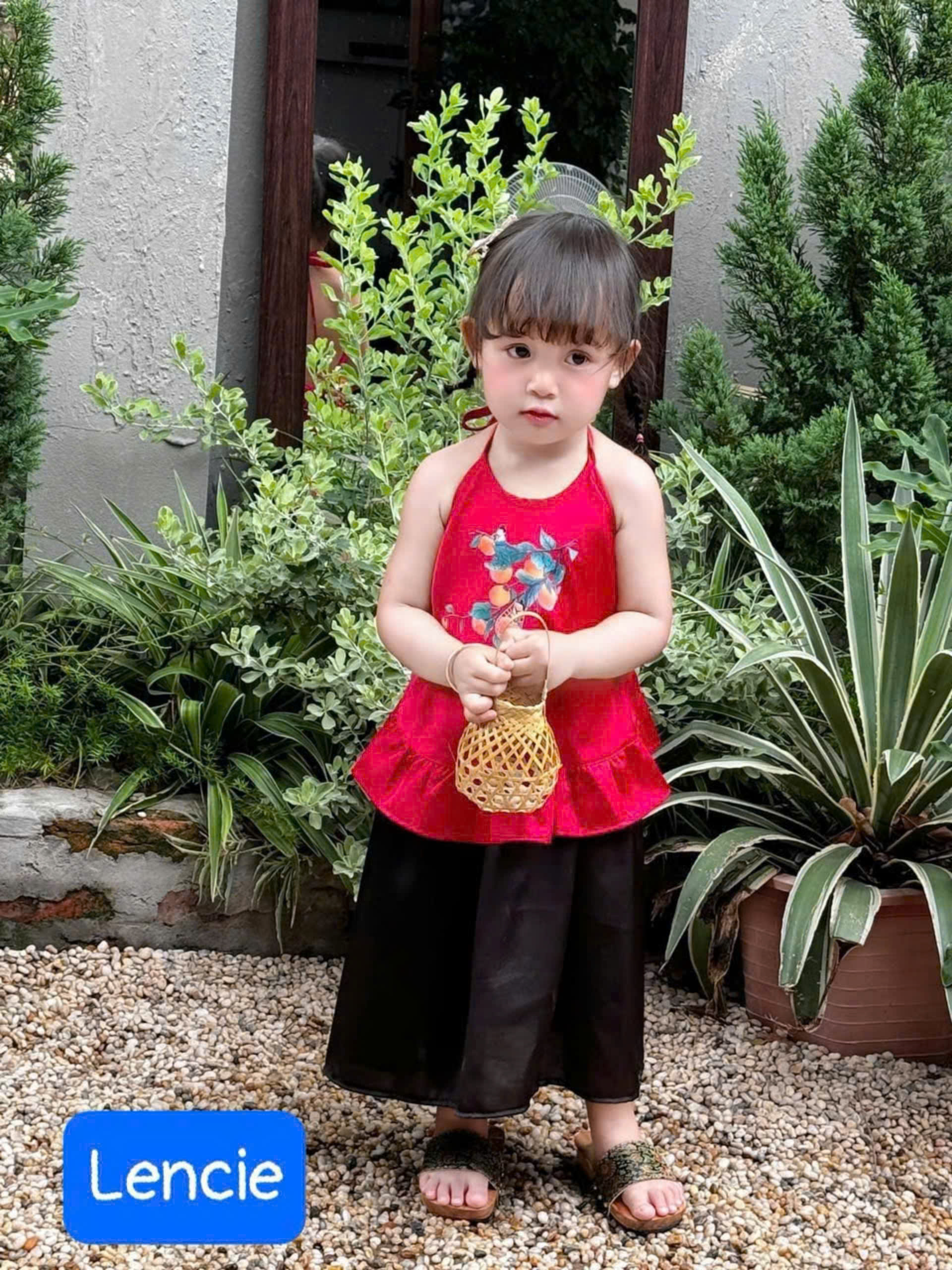 Đầm cổ yếm cho bé gái mặc lễ tết noel giáng sinh năm mới dự tiệc biễu diễn từ 10-40kg chất lụa mềm